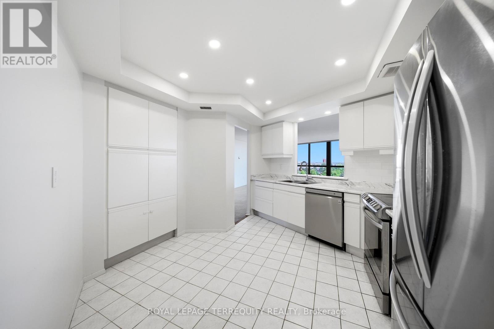 #1003 2010 ISLINGTON AVENUE - 16