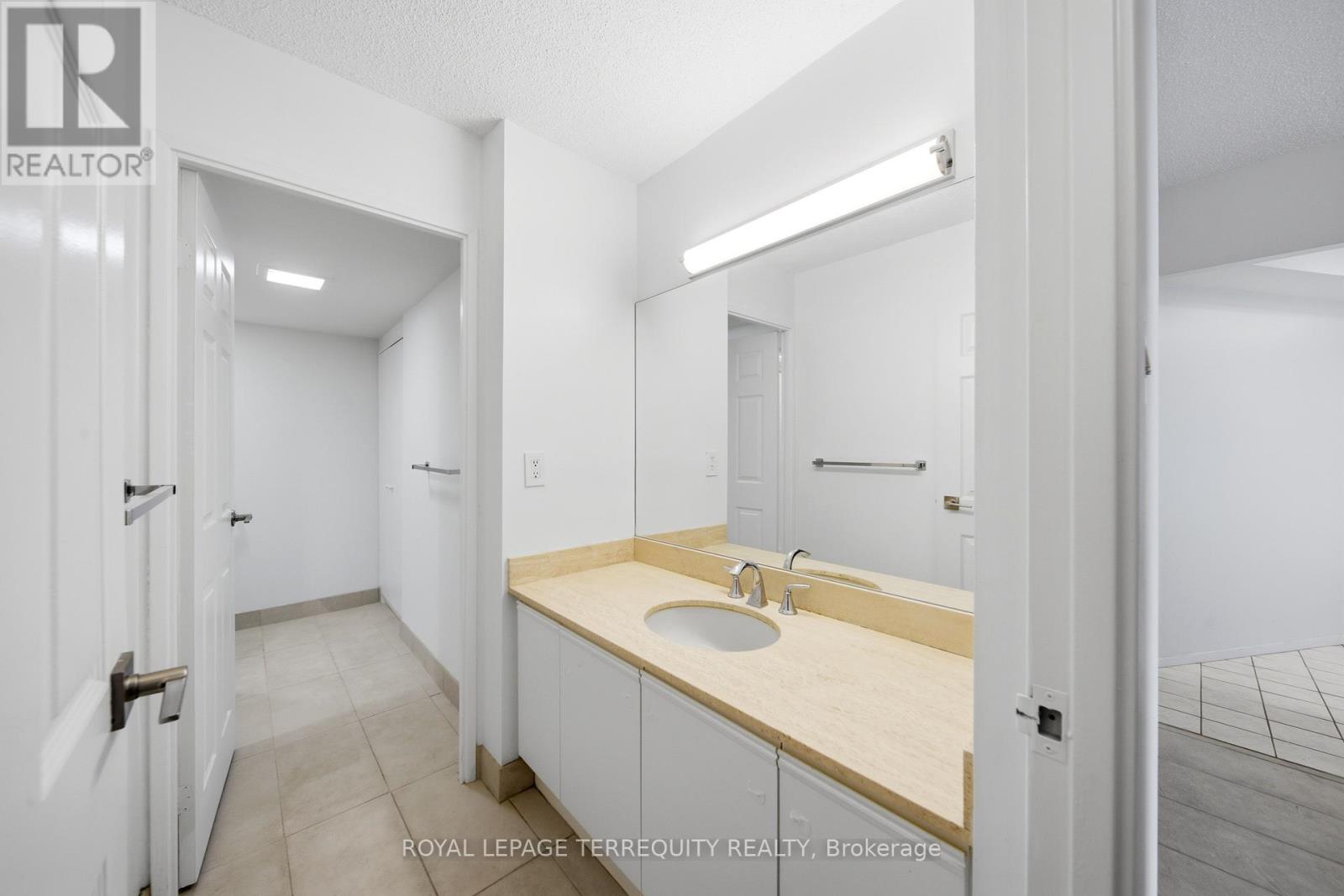#1003 2010 ISLINGTON AVENUE - 18
