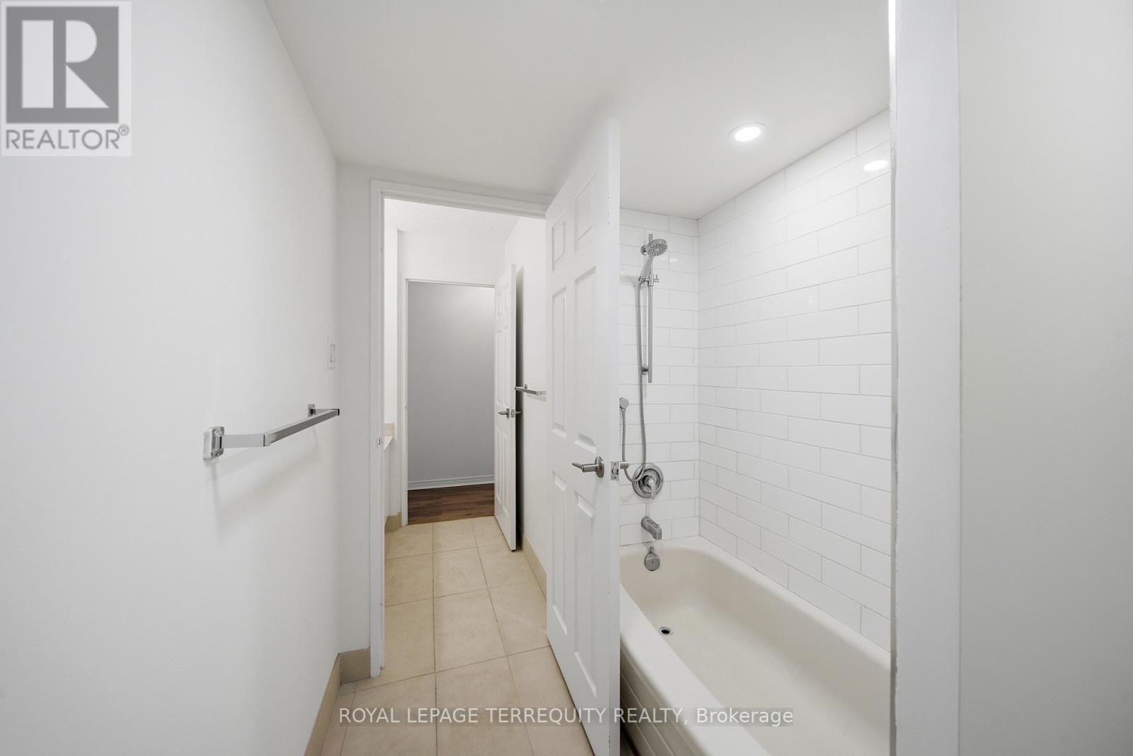 #1003 2010 ISLINGTON AVENUE - 19