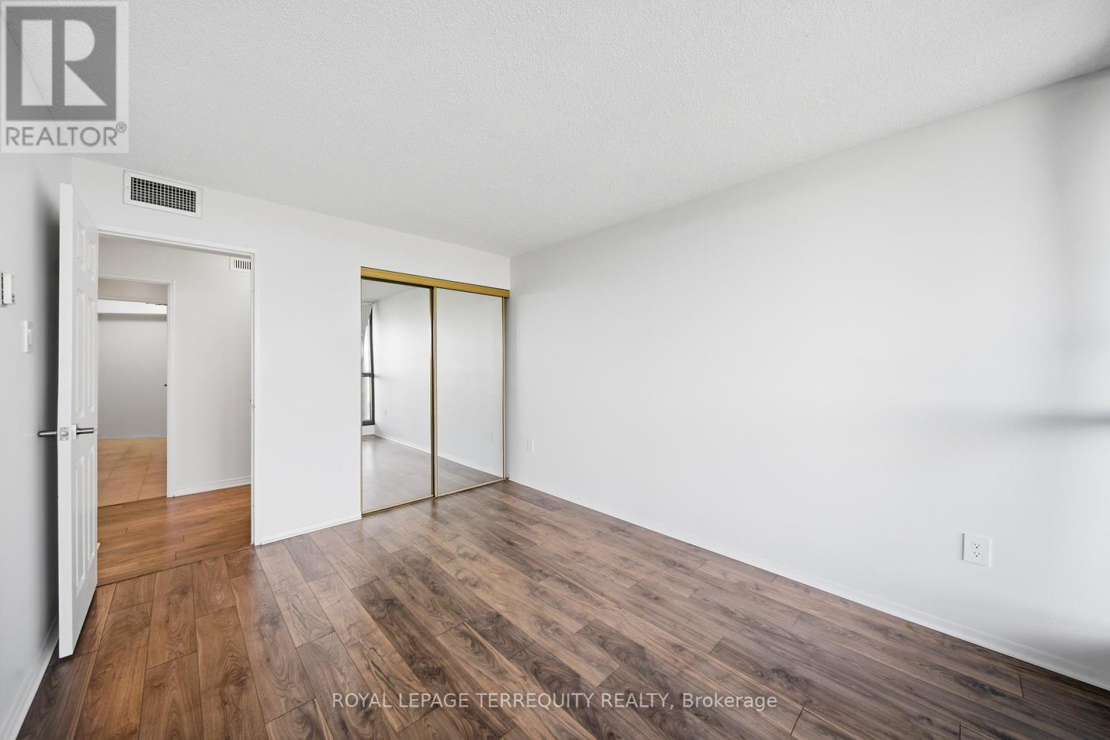 #1003 2010 ISLINGTON AVENUE - 27