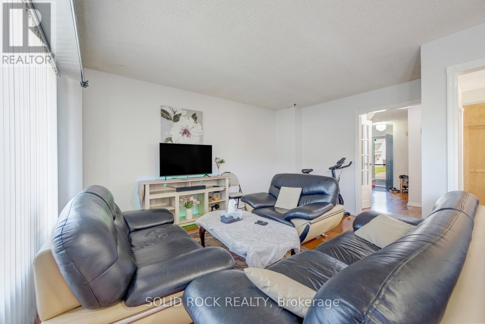 60 MARTINDALE CRESCENT - 11