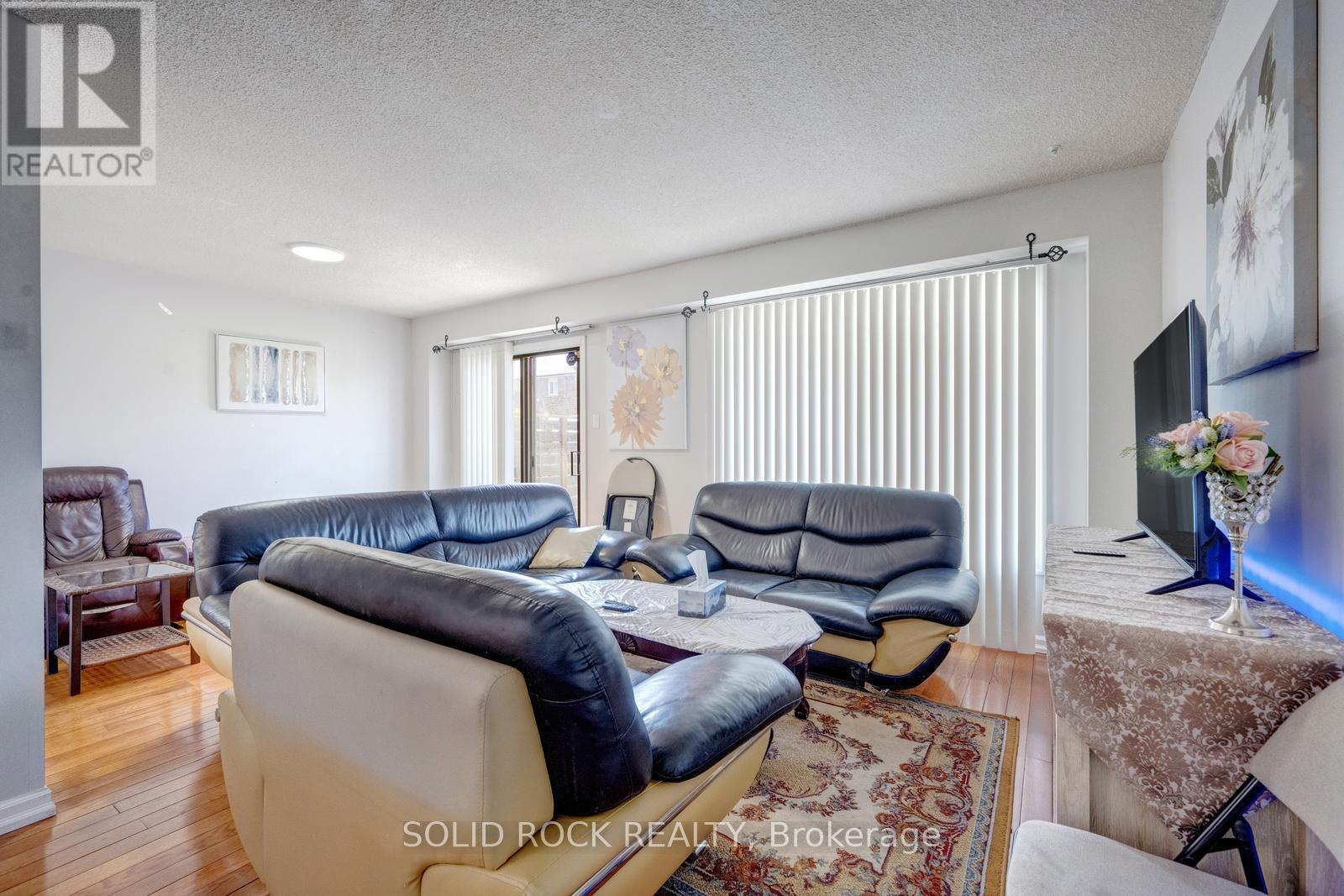 60 MARTINDALE CRESCENT - 12