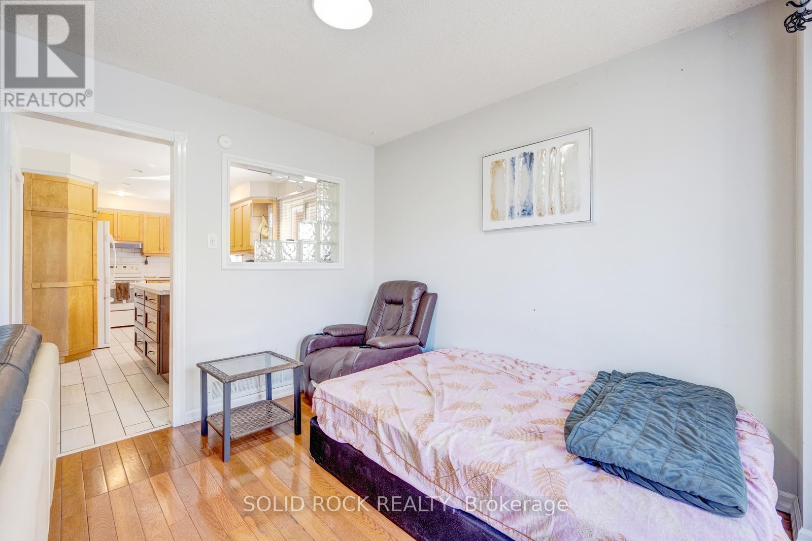 60 MARTINDALE CRESCENT - 14