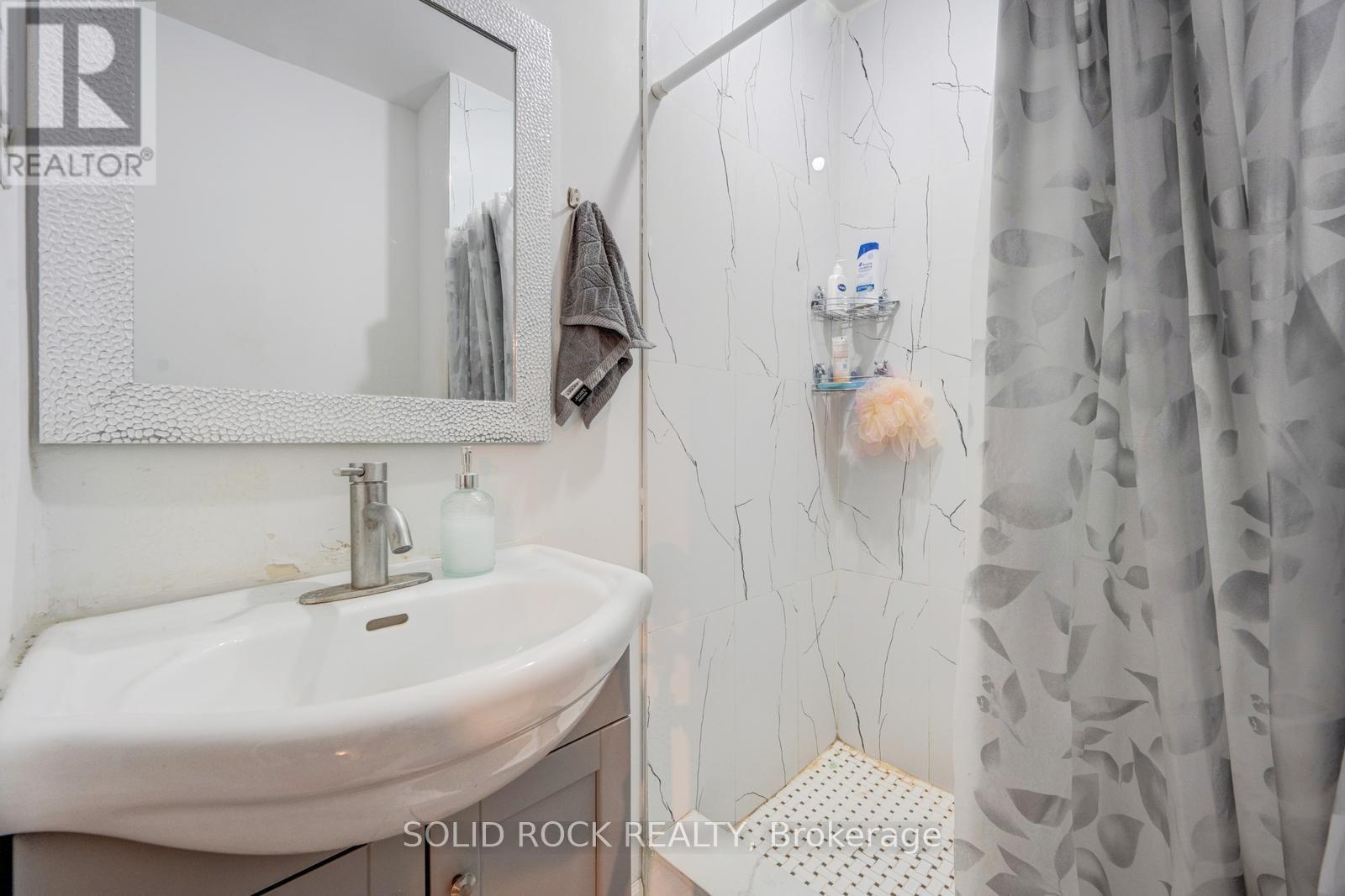 60 MARTINDALE CRESCENT - 26