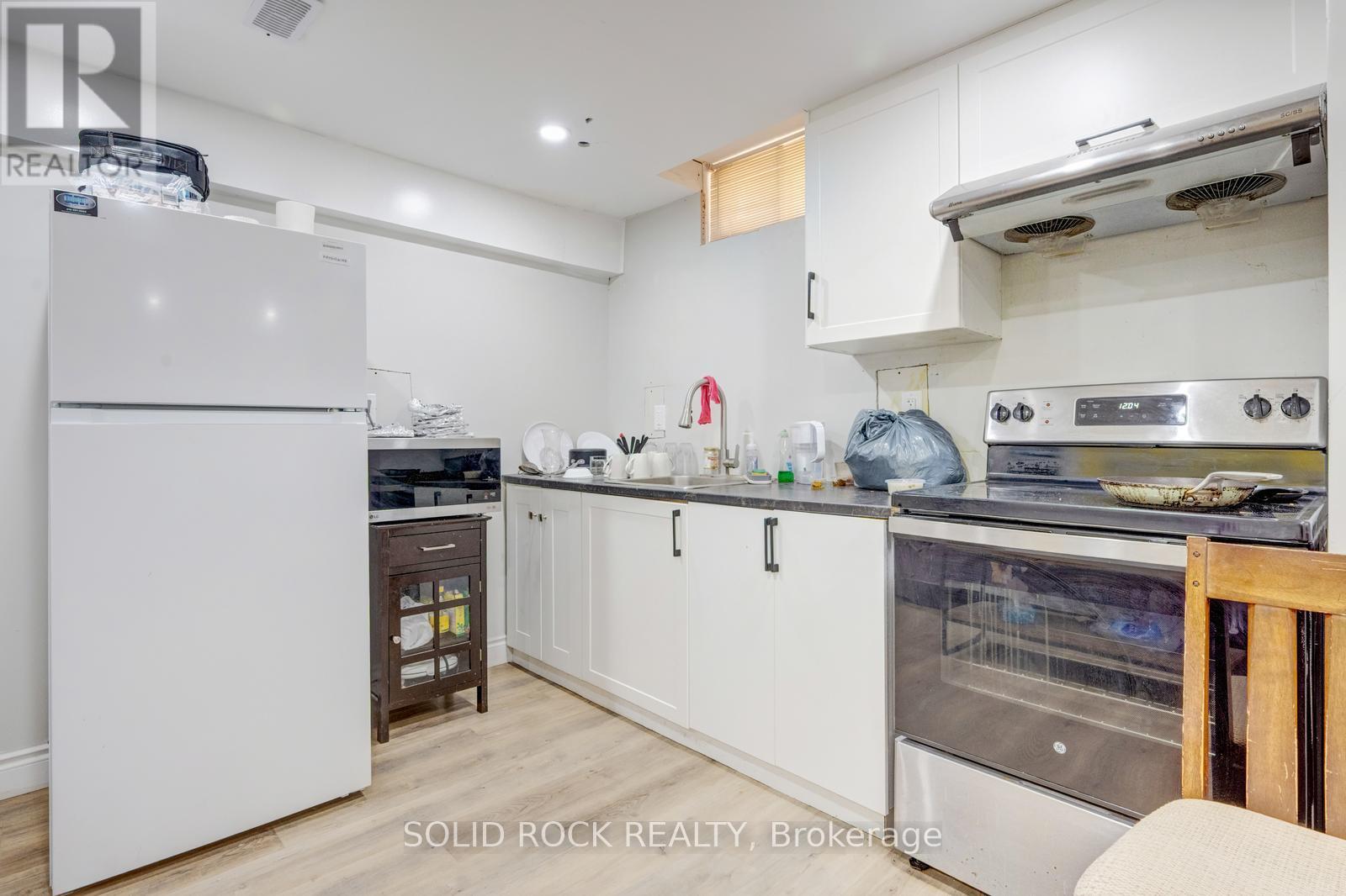 60 MARTINDALE CRESCENT - 27