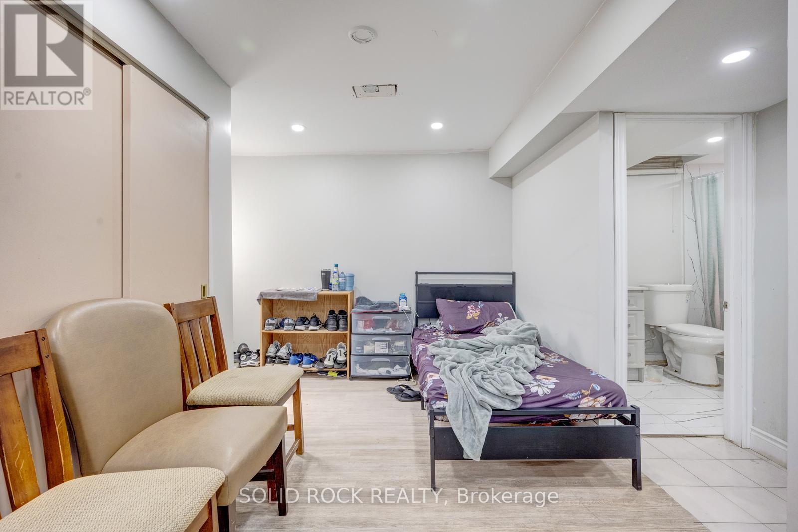 60 MARTINDALE CRESCENT - 32