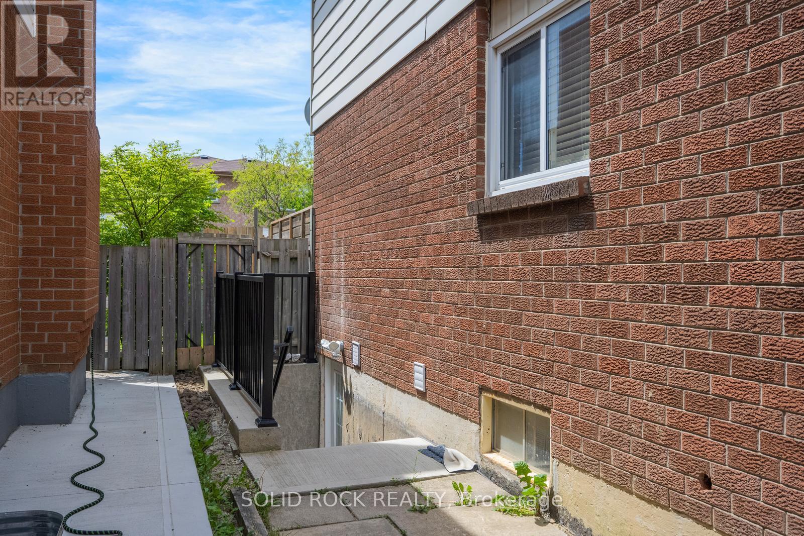 60 MARTINDALE CRESCENT - 36