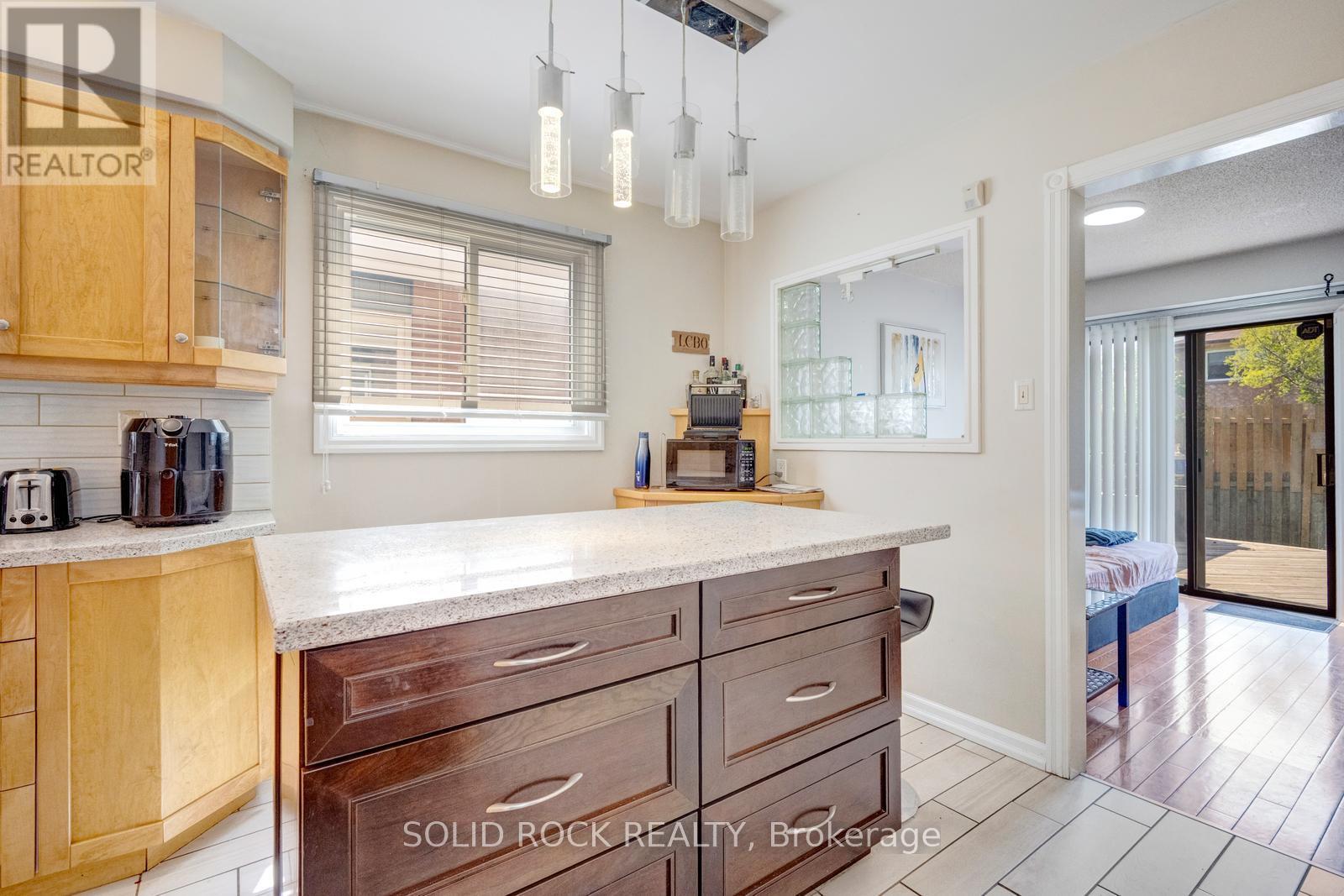 60 MARTINDALE CRESCENT - 7