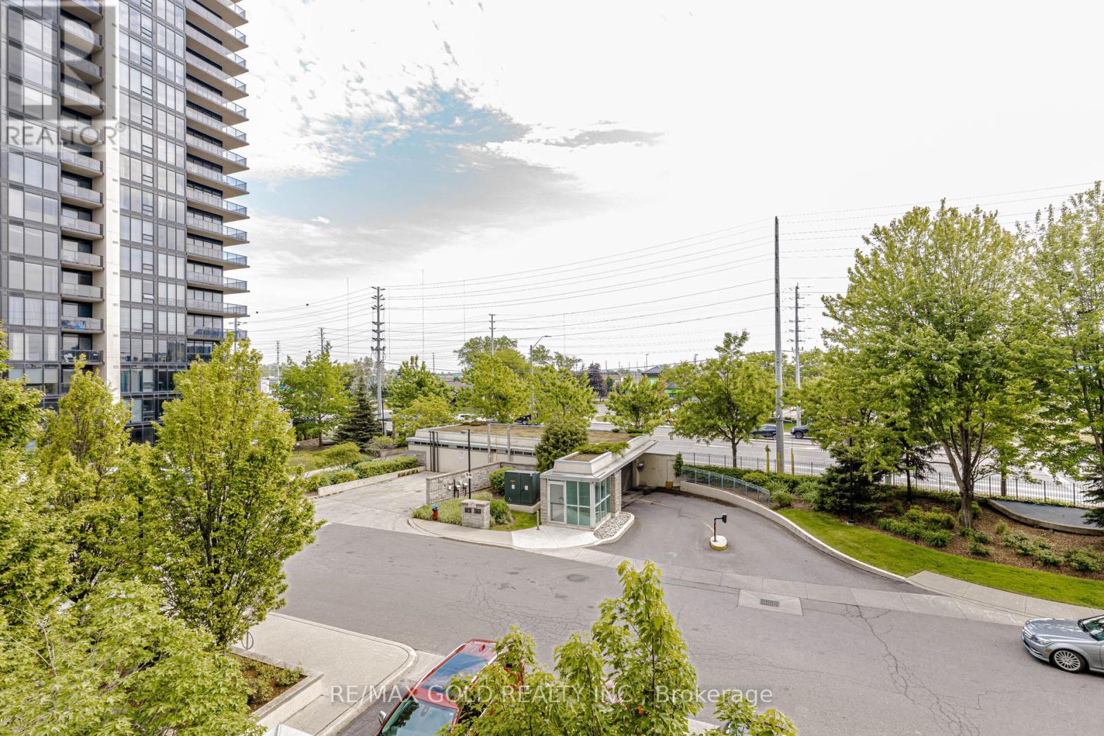 #313 1055 SOUTHDOWN ROAD - 38