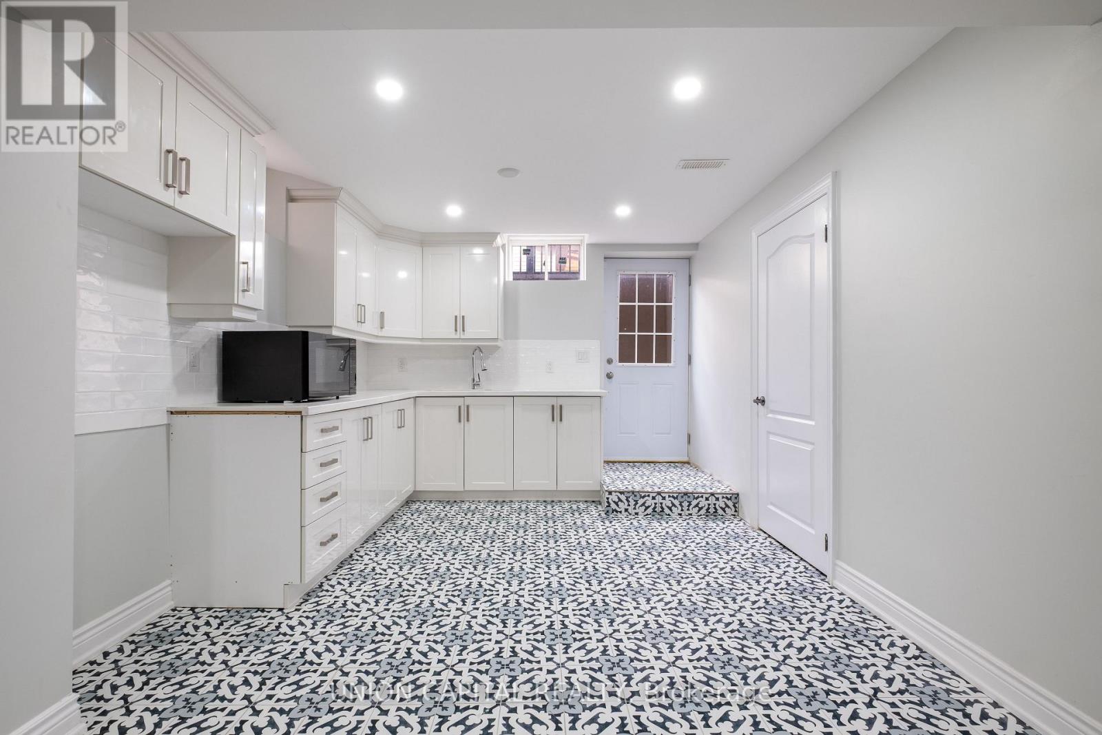 67 ROYAL WEST DRIVE - 37