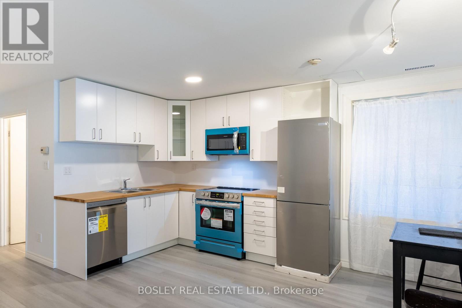 2963 DUNDAS STREET W - 8
