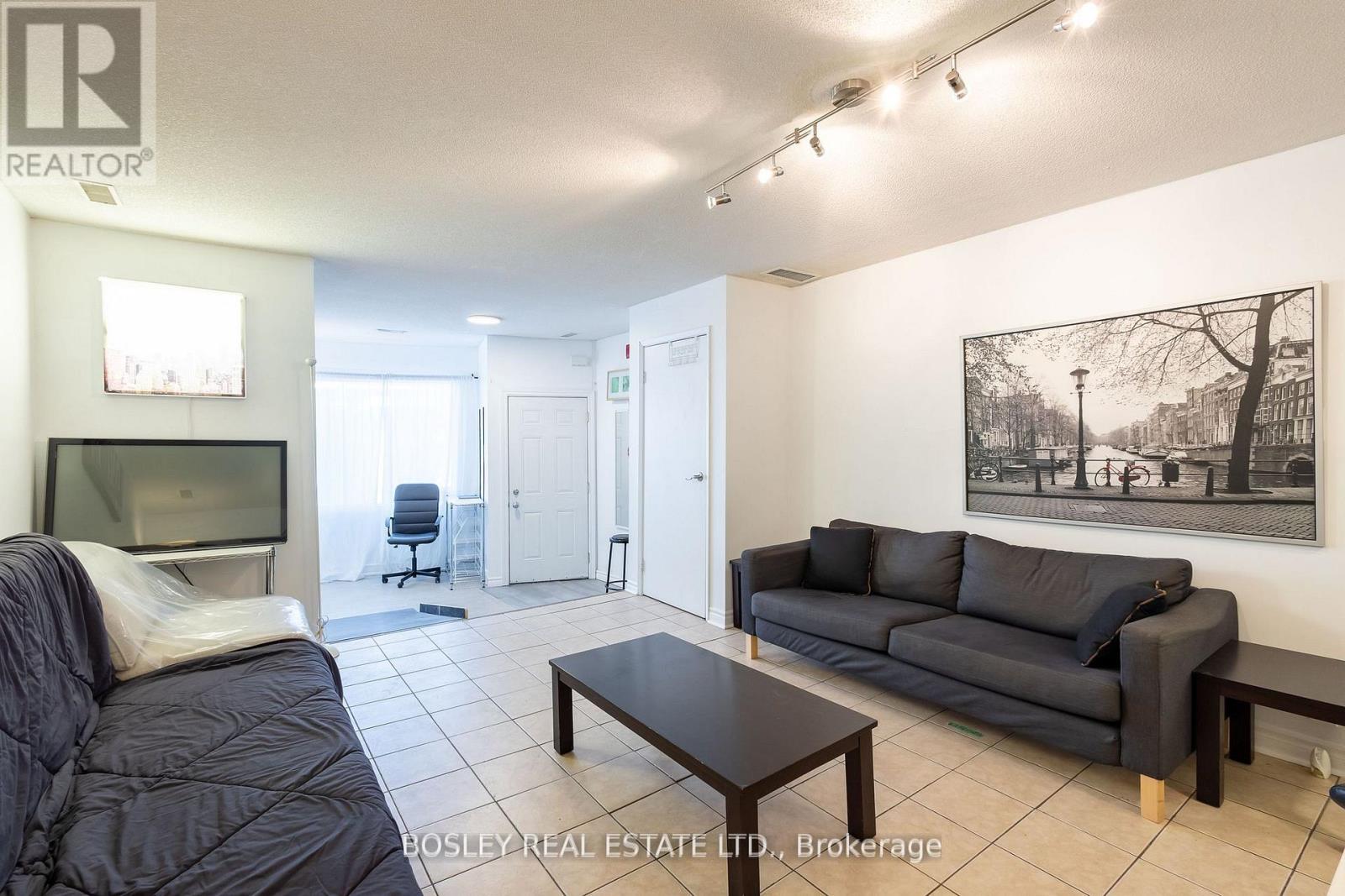 2963 DUNDAS STREET W - 9