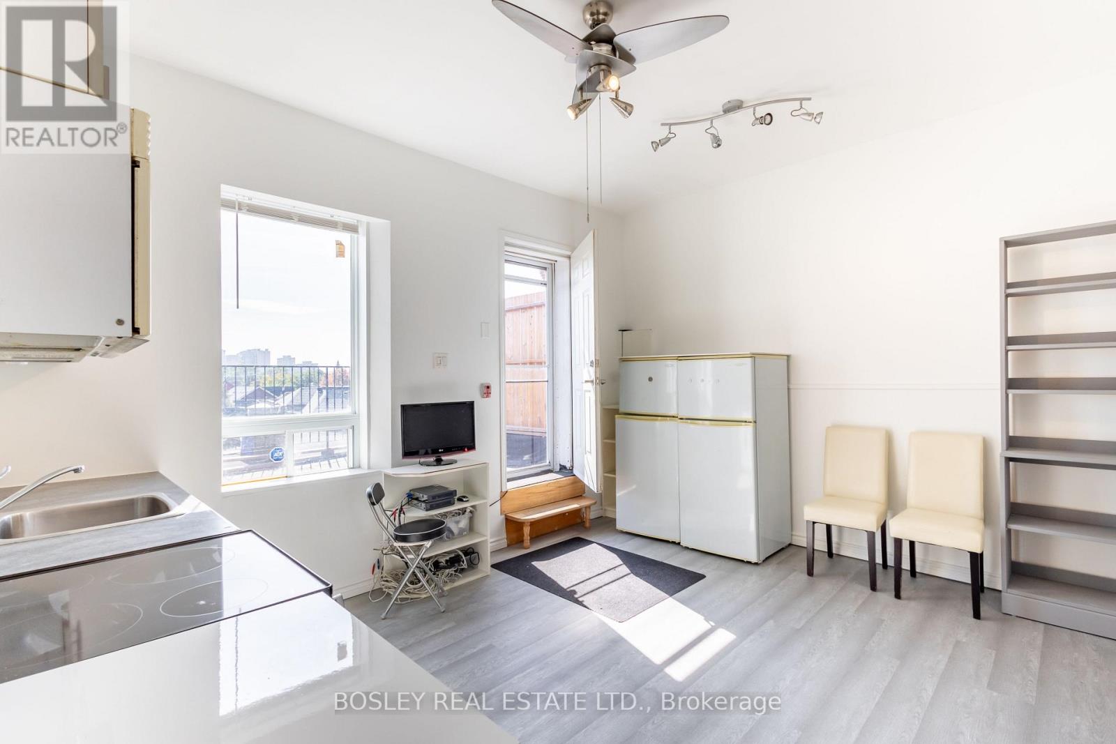 2963 DUNDAS STREET W - 4