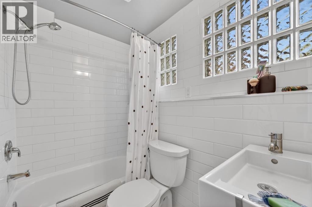3811 24 Street NW - 20