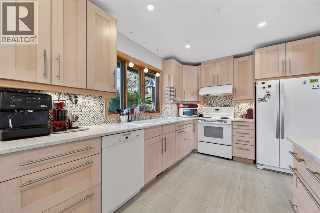 3811 24 Street NW - 14