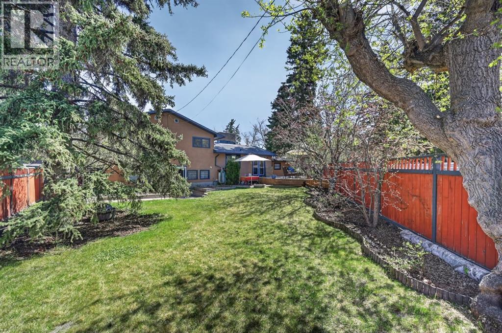 3811 24 Street NW - 35