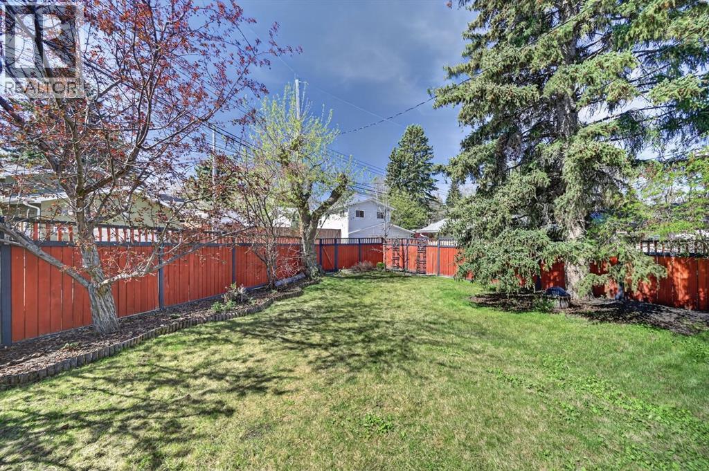 3811 24 Street NW - 32