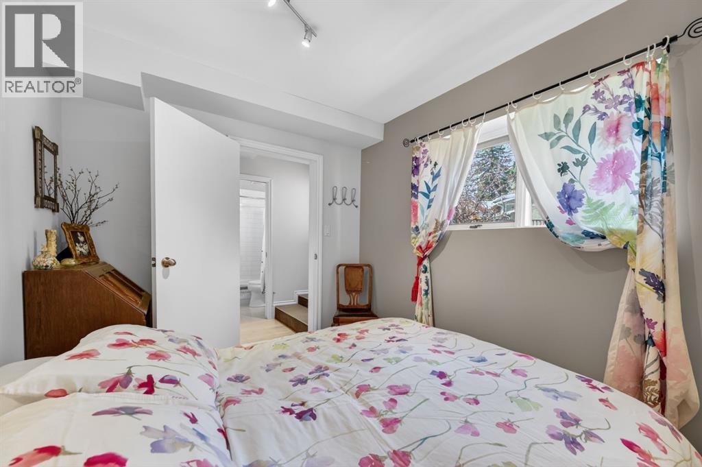 3811 24 Street NW - 21