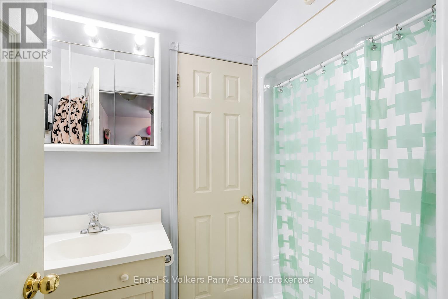128 ISABELLA STREET - 27
