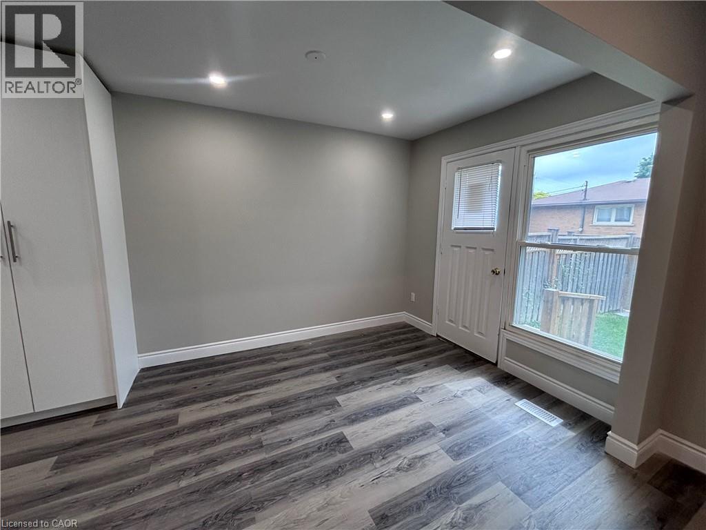 #4 153 W LIMERIDGE Road W - 10