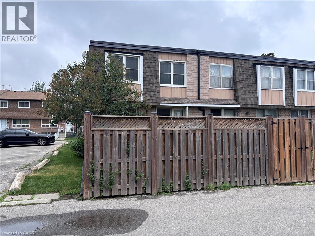 #4 153 W LIMERIDGE Road W - 4