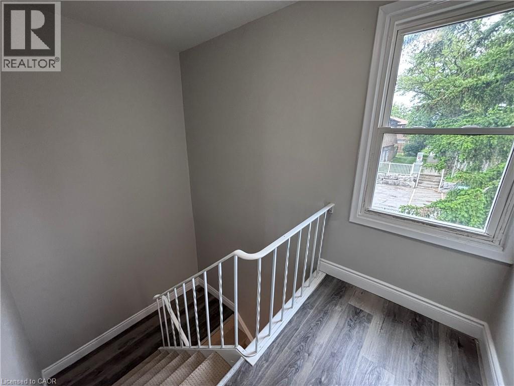 #4 153 W LIMERIDGE Road W - 11