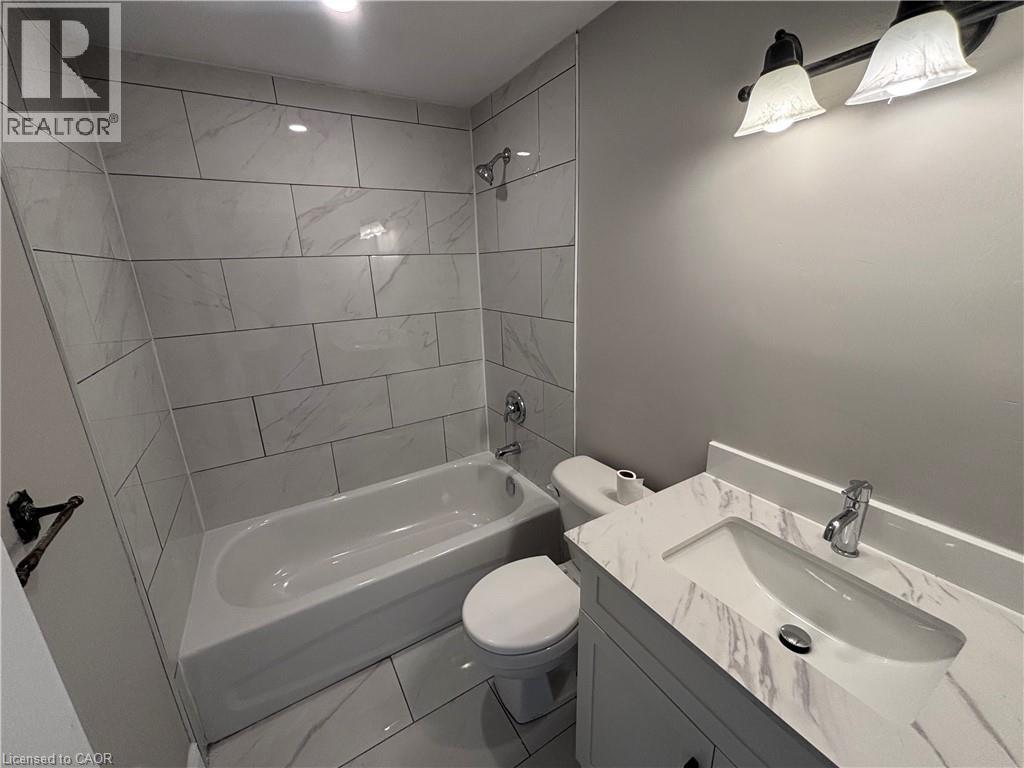 #4 153 W LIMERIDGE Road W - 16