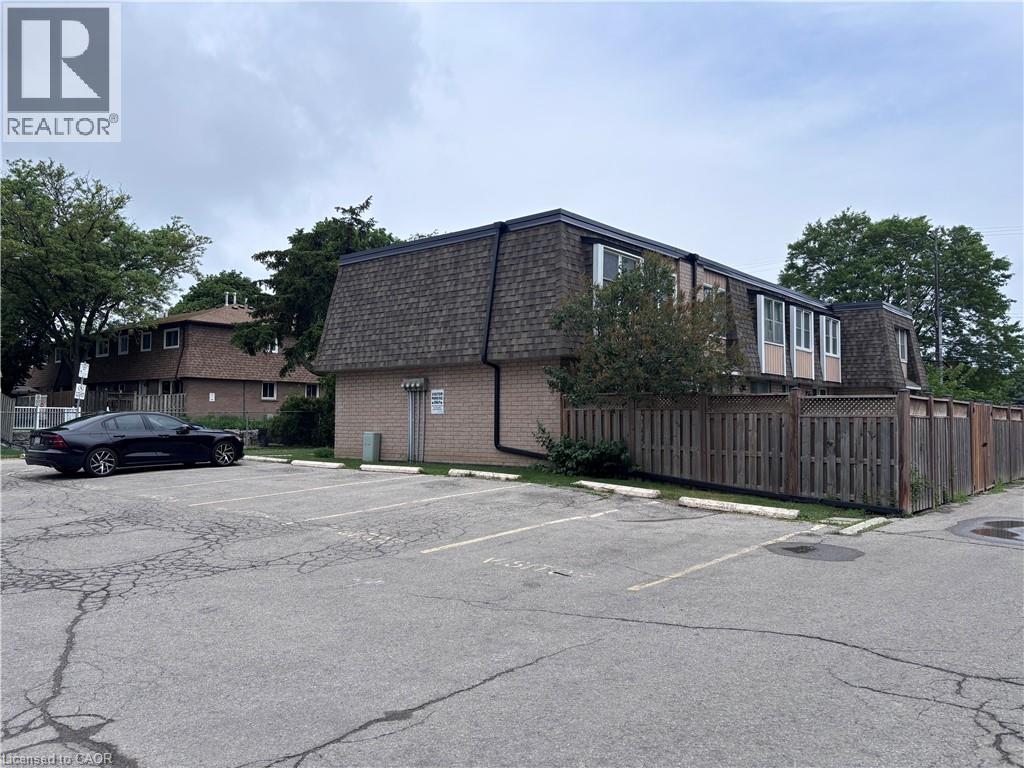 #4 153 W LIMERIDGE Road W - 3