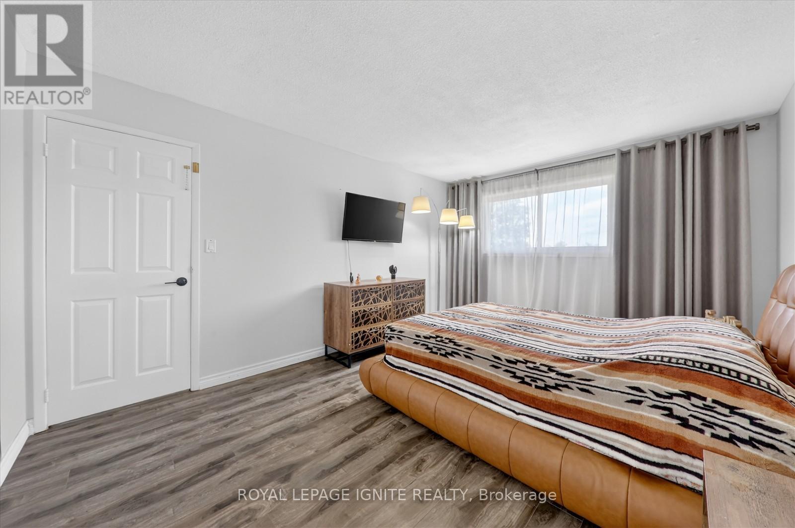 84 CHAD CRESCENT - 26
