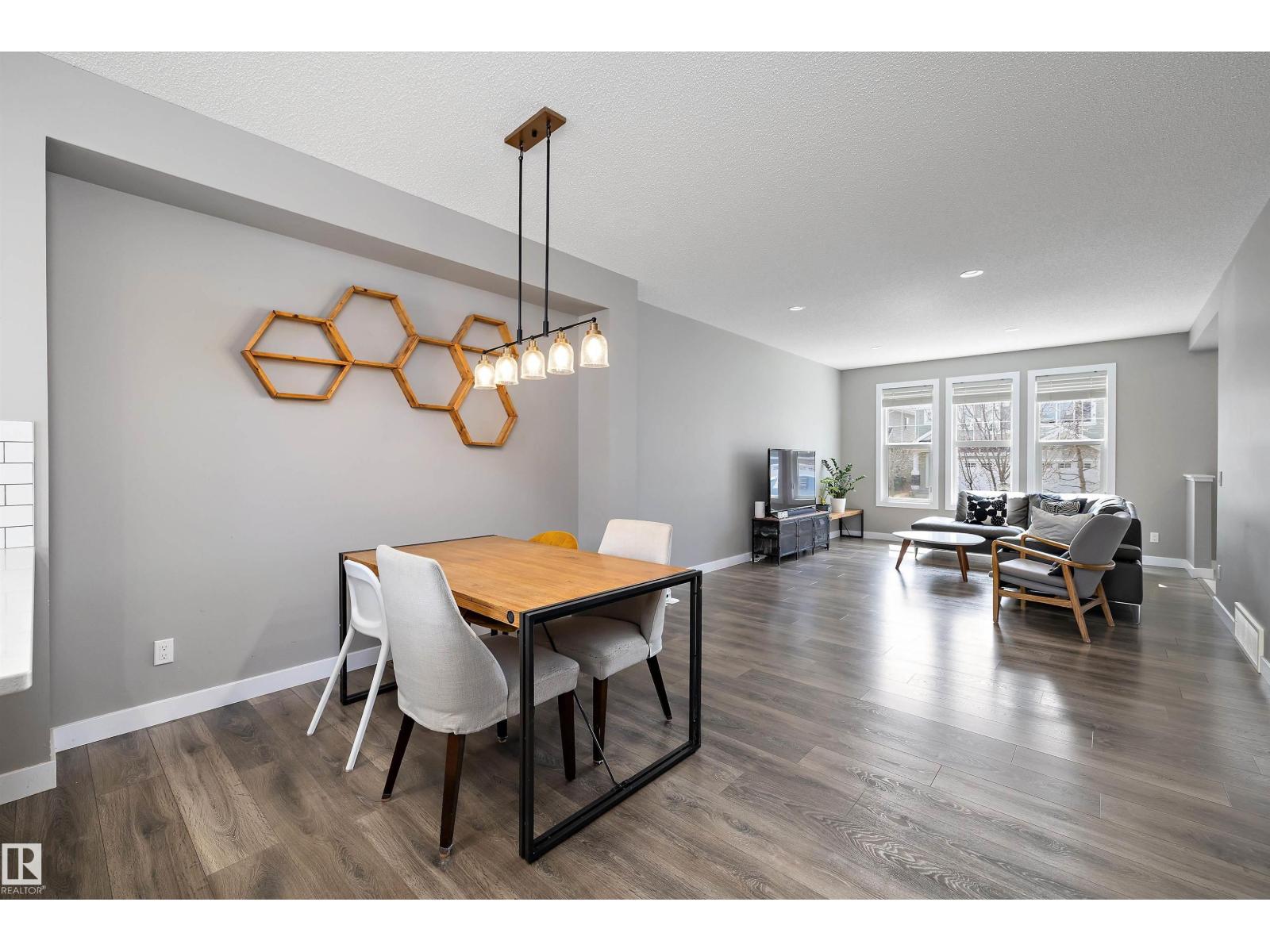8412 24 AV SW - 10