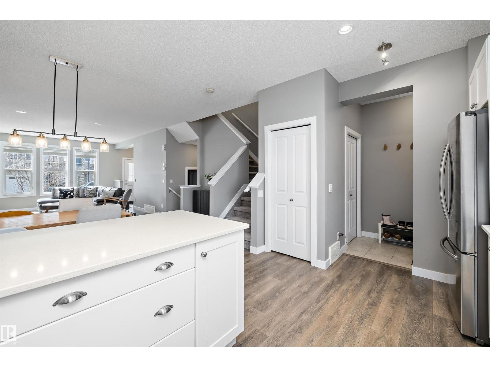 8412 24 AV SW - 15