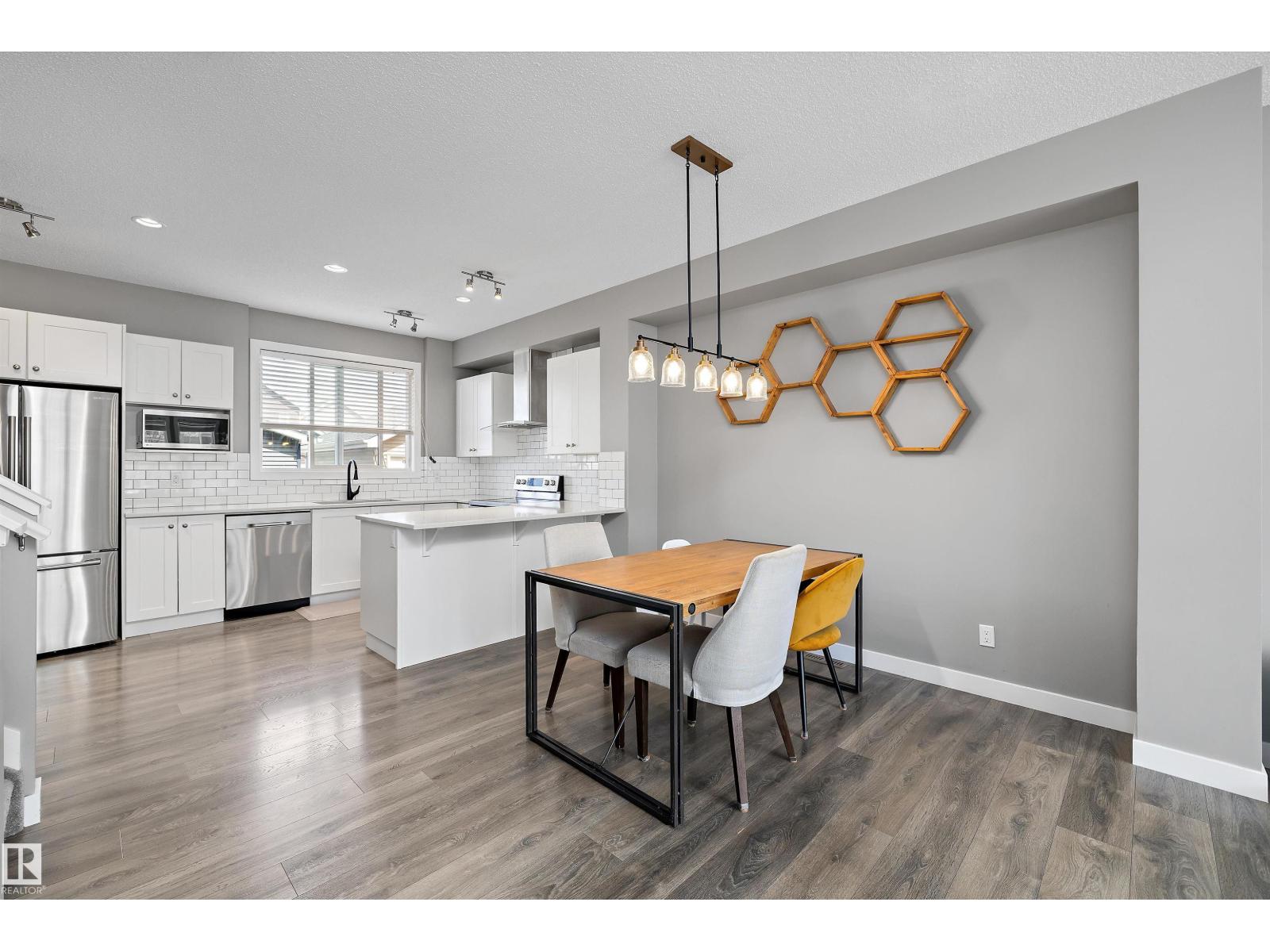 8412 24 AV SW - 9