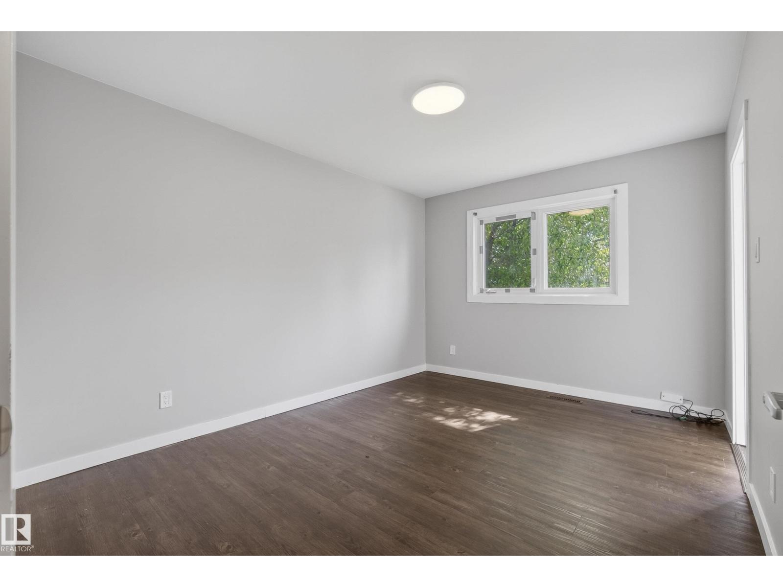 9043 52 ST NW — photo 15