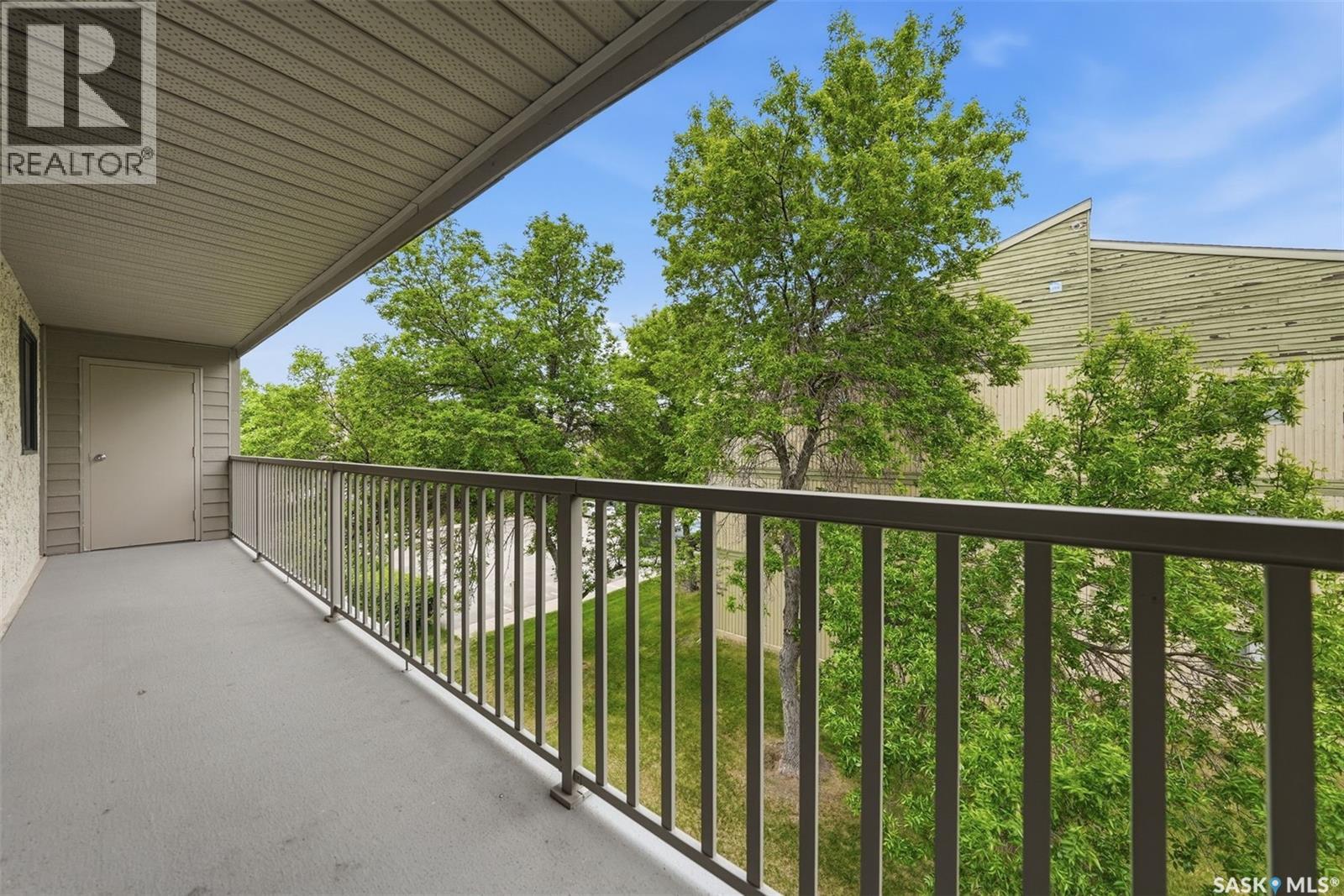 307 207 Tait PLACE — photo 17