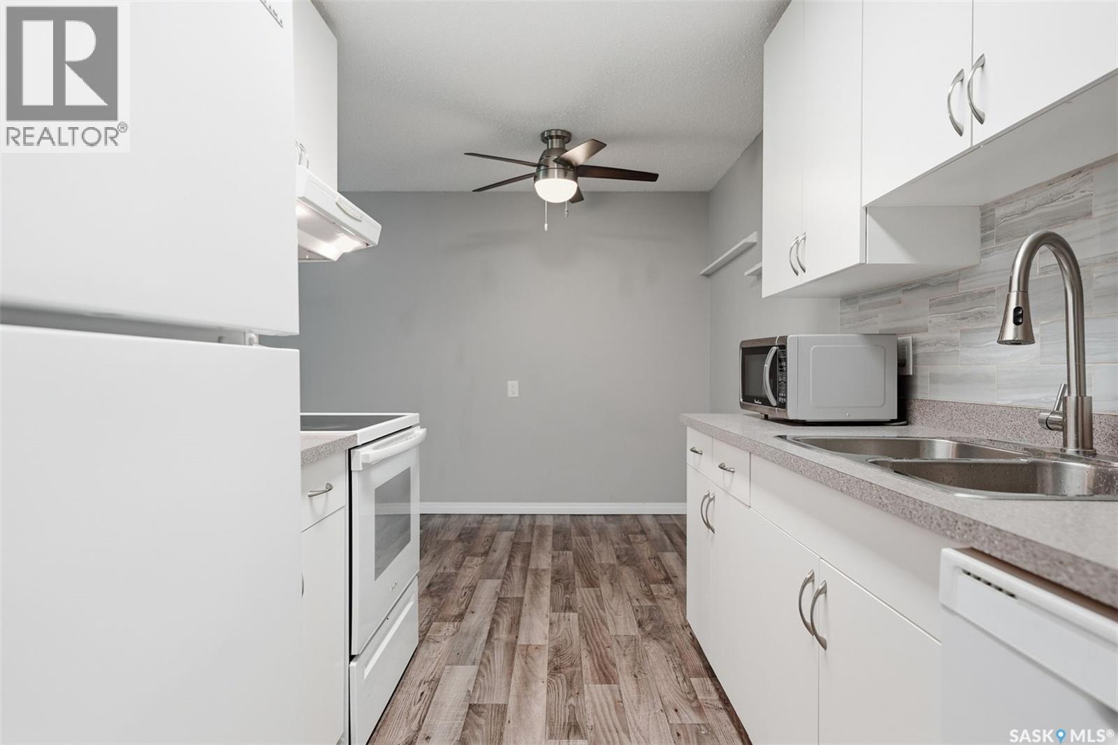 307 207 Tait PLACE — photo 7