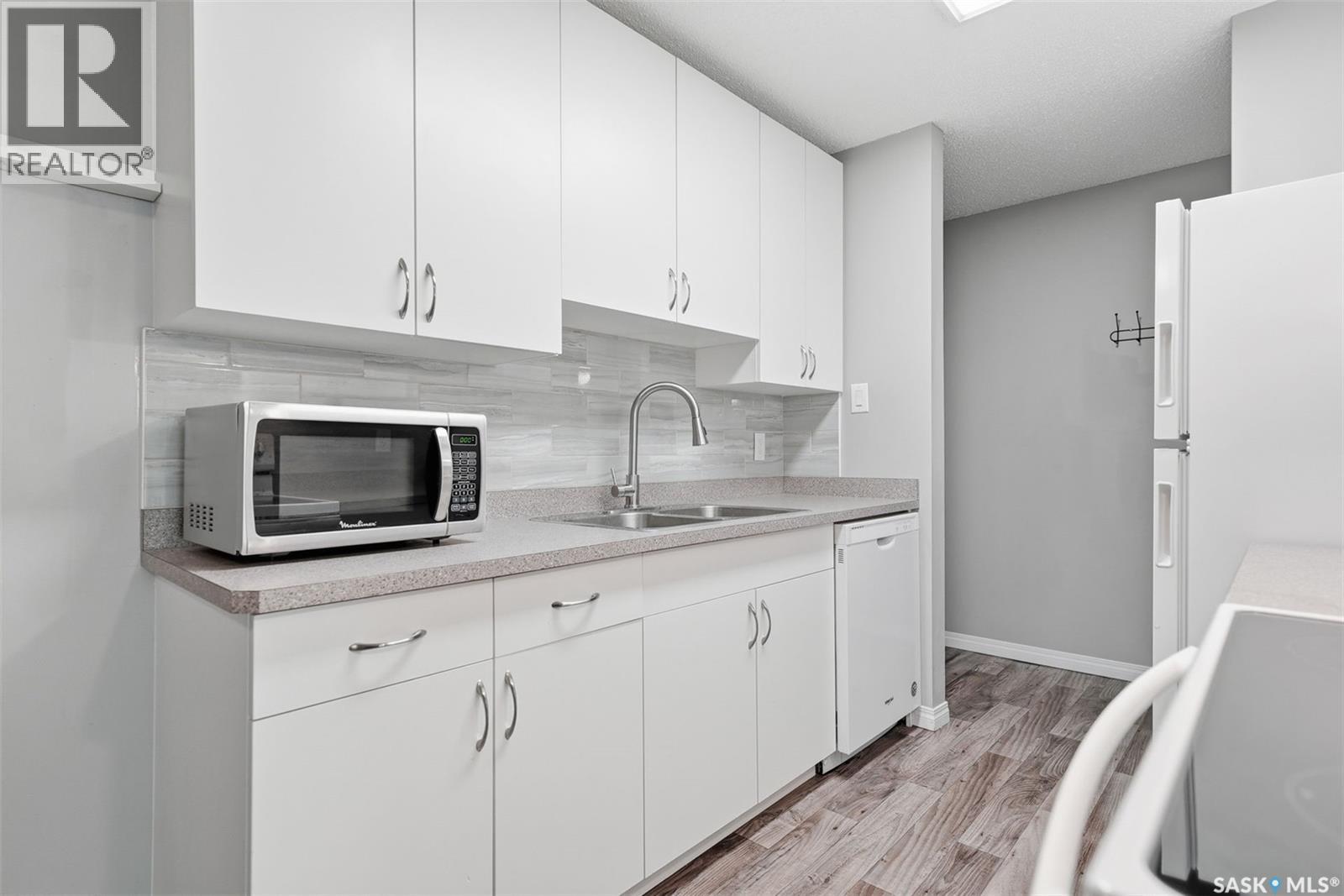 307 207 Tait PLACE — photo 9