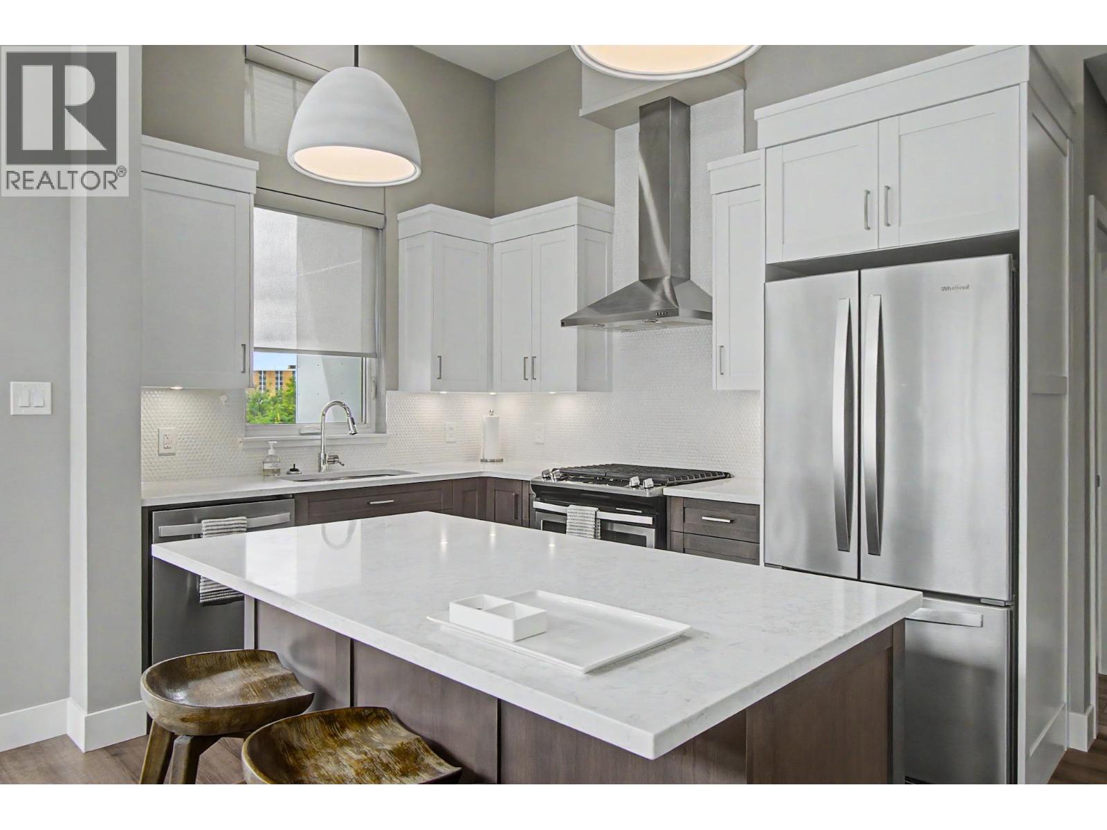 #409 1087 6TH AVENUE - 4