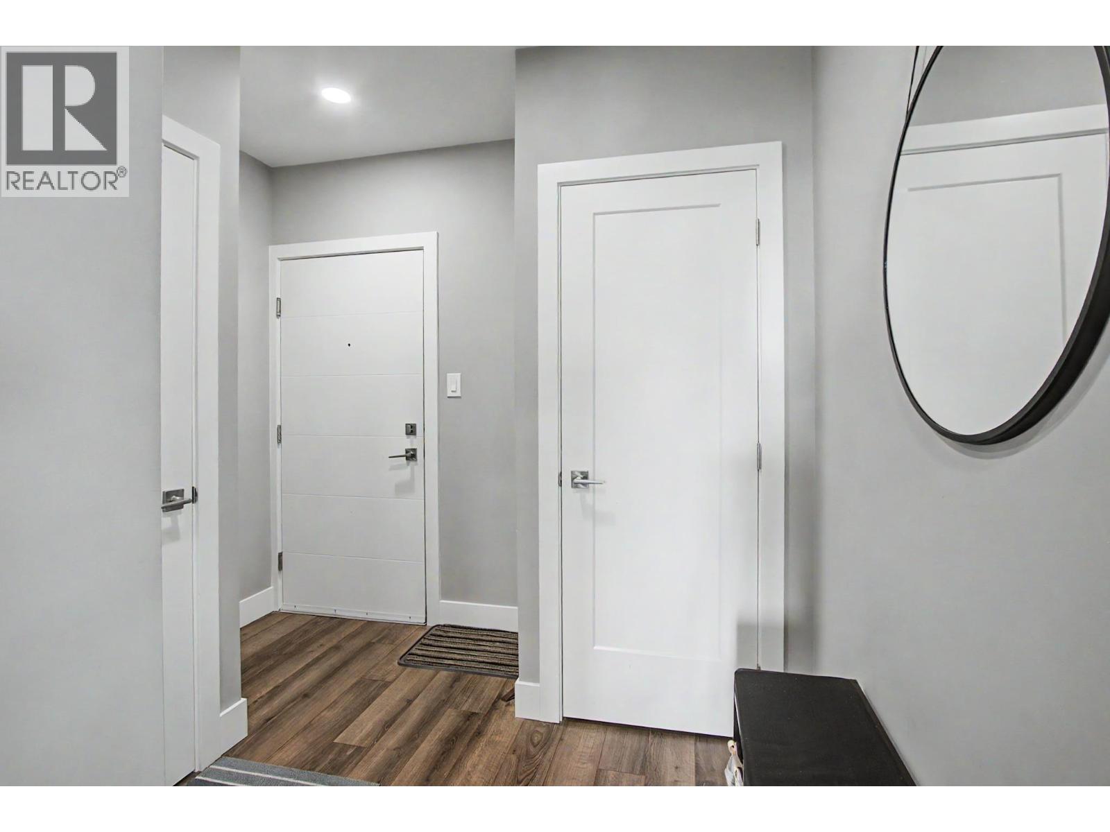 #409 1087 6TH AVENUE - 3