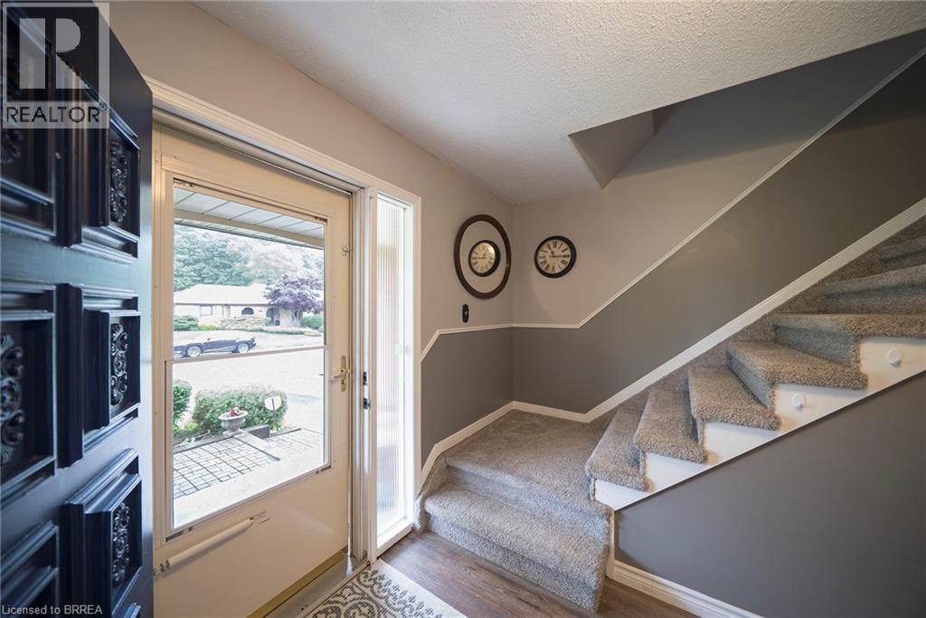 6-bedroom home for sale at 118 GREENFIELD Road, Brantford ON · photo 15 of 35