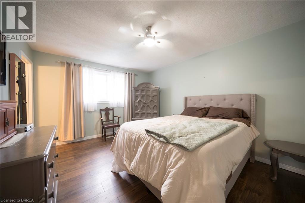 6-bedroom home for sale at 118 GREENFIELD Road, Brantford ON · photo 16 of 35