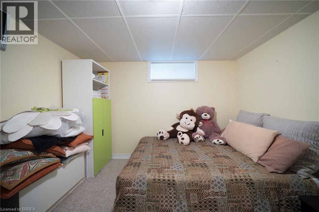 6-bedroom home for sale at 118 GREENFIELD Road, Brantford ON · photo 24 of 35