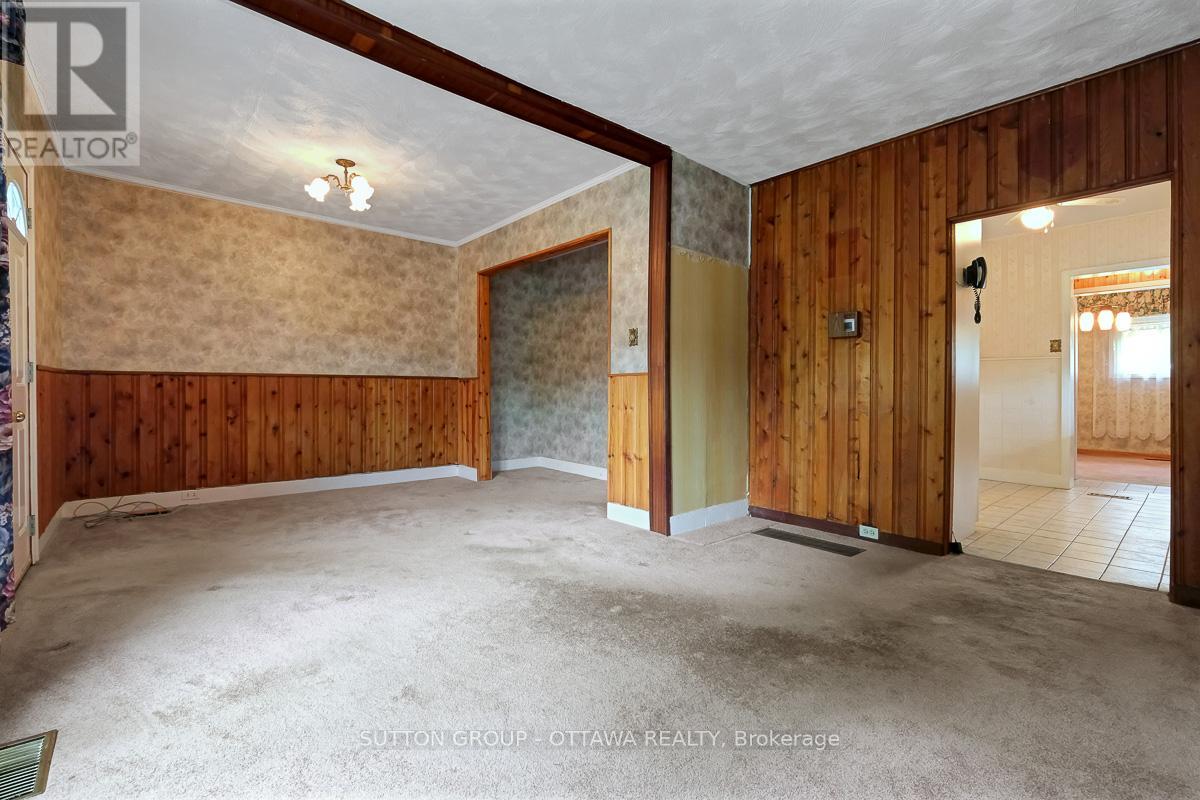 2 Bed, 2 Bath House for Sale in Ottawa – 442 WENTWORTH AVENUE, Ottawa – MLS# X13431246 - Image 10
