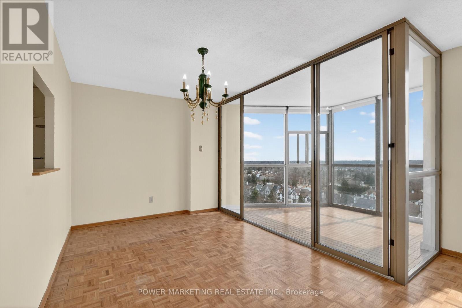 2 Bed, 2 Bath House for Sale in Ottawa – 1204 – 2760 CAROUSEL CRESCENT, Ottawa – MLS# X13431440 - Image 12