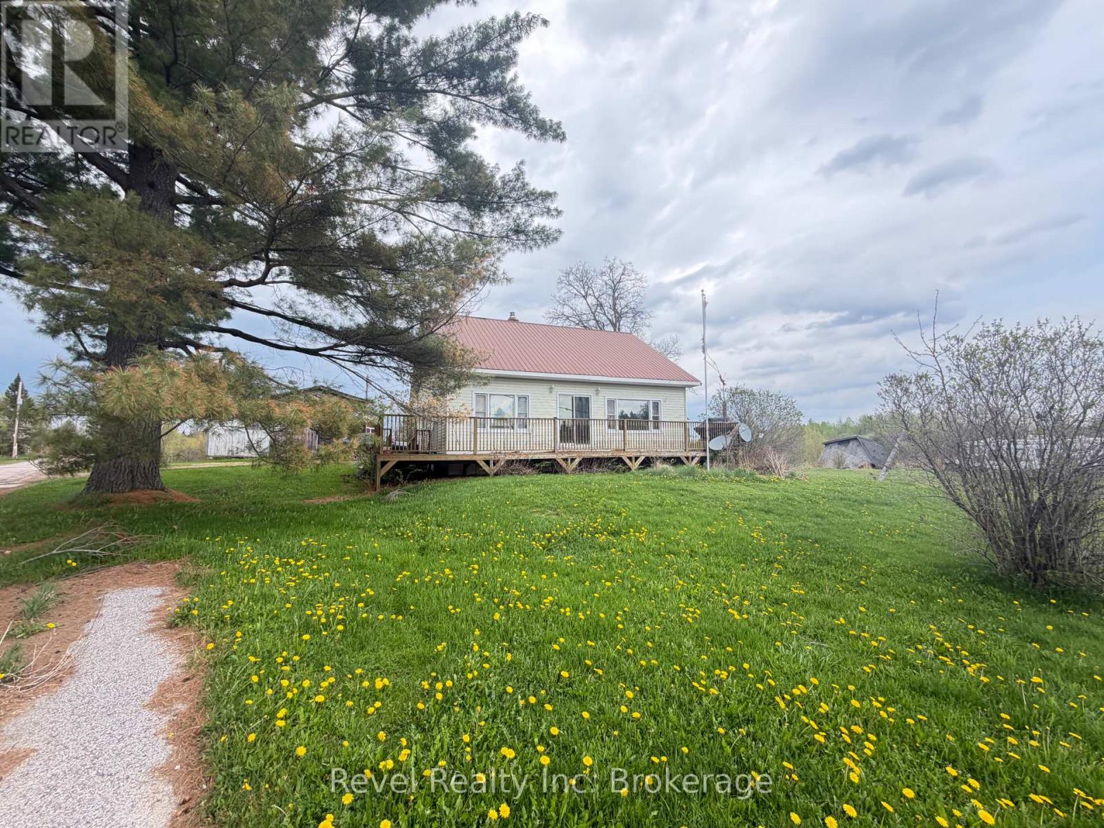 8 TRAILAINE ROAD - 1