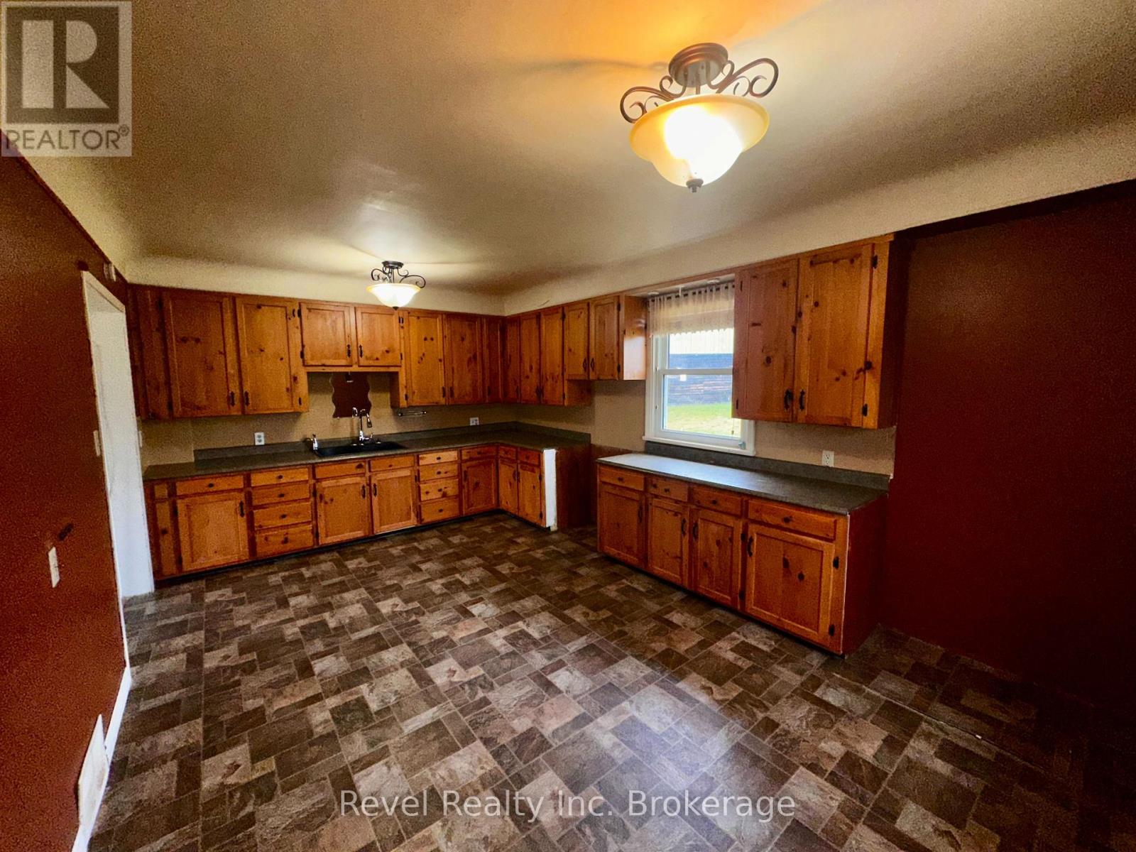 8 TRAILAINE ROAD - 13