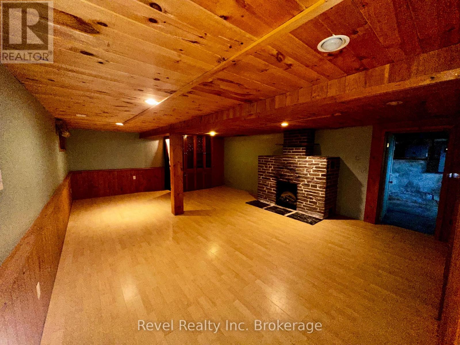 8 TRAILAINE ROAD - 24