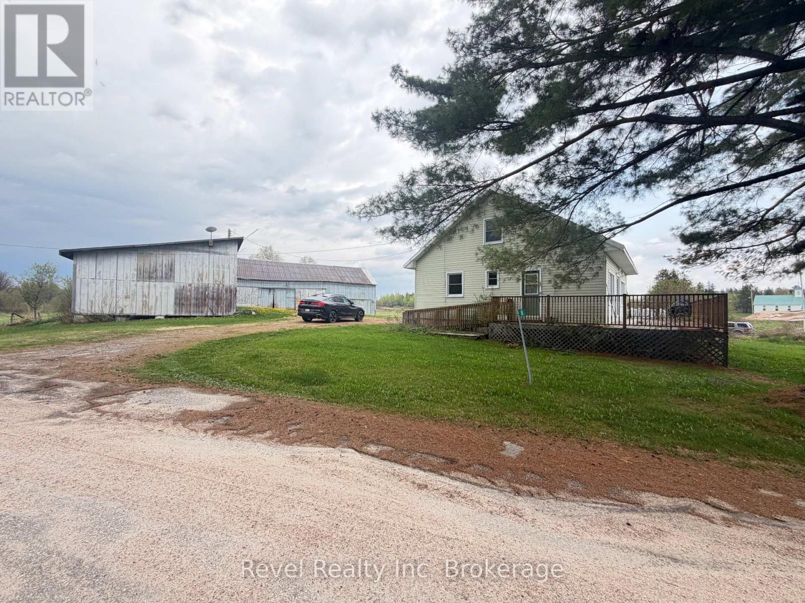 8 TRAILAINE ROAD - 4
