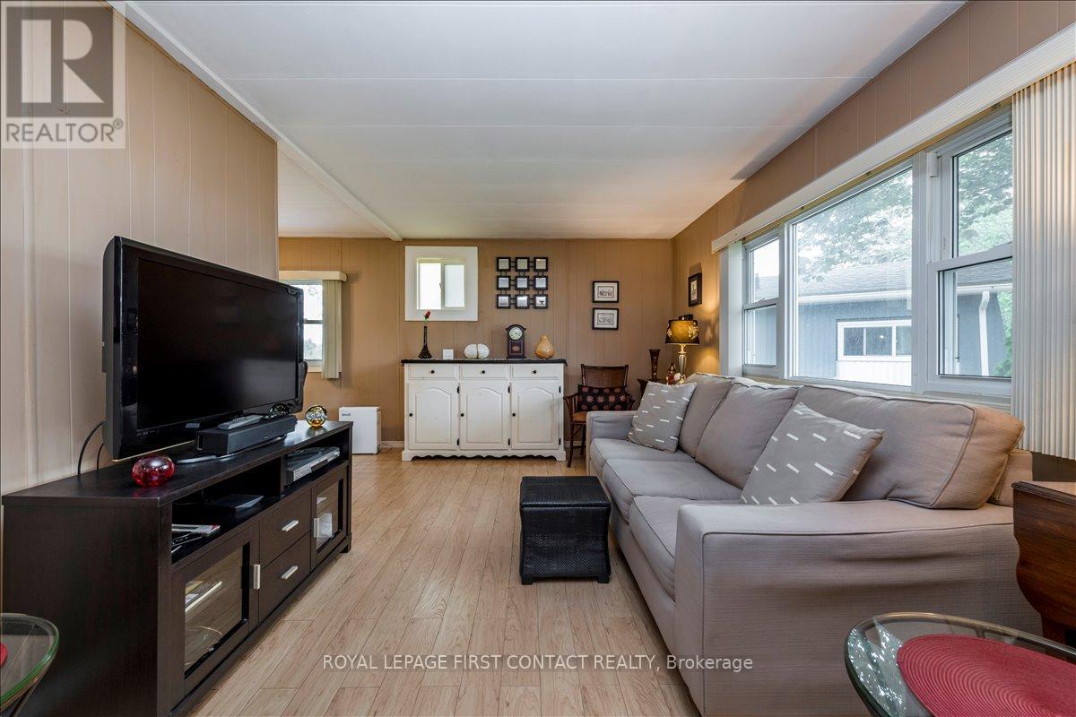 11 HAWTHORNE DRIVE - 7