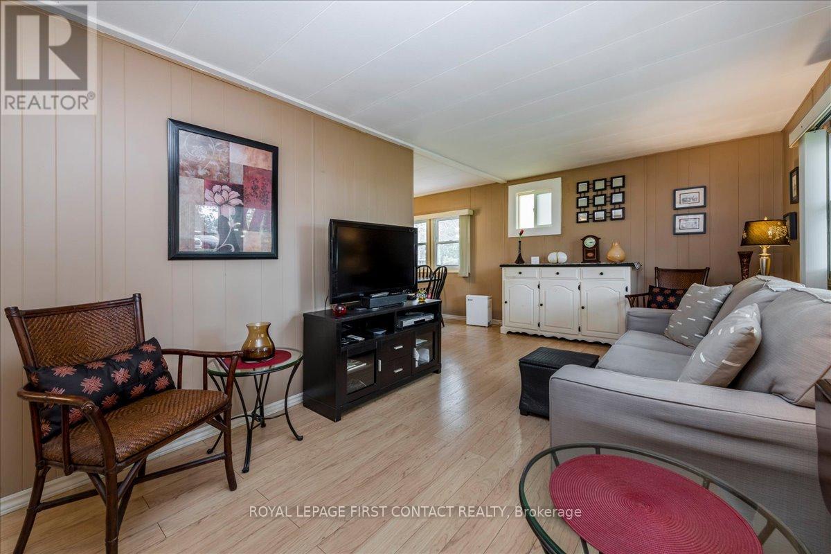 11 HAWTHORNE DRIVE - 8