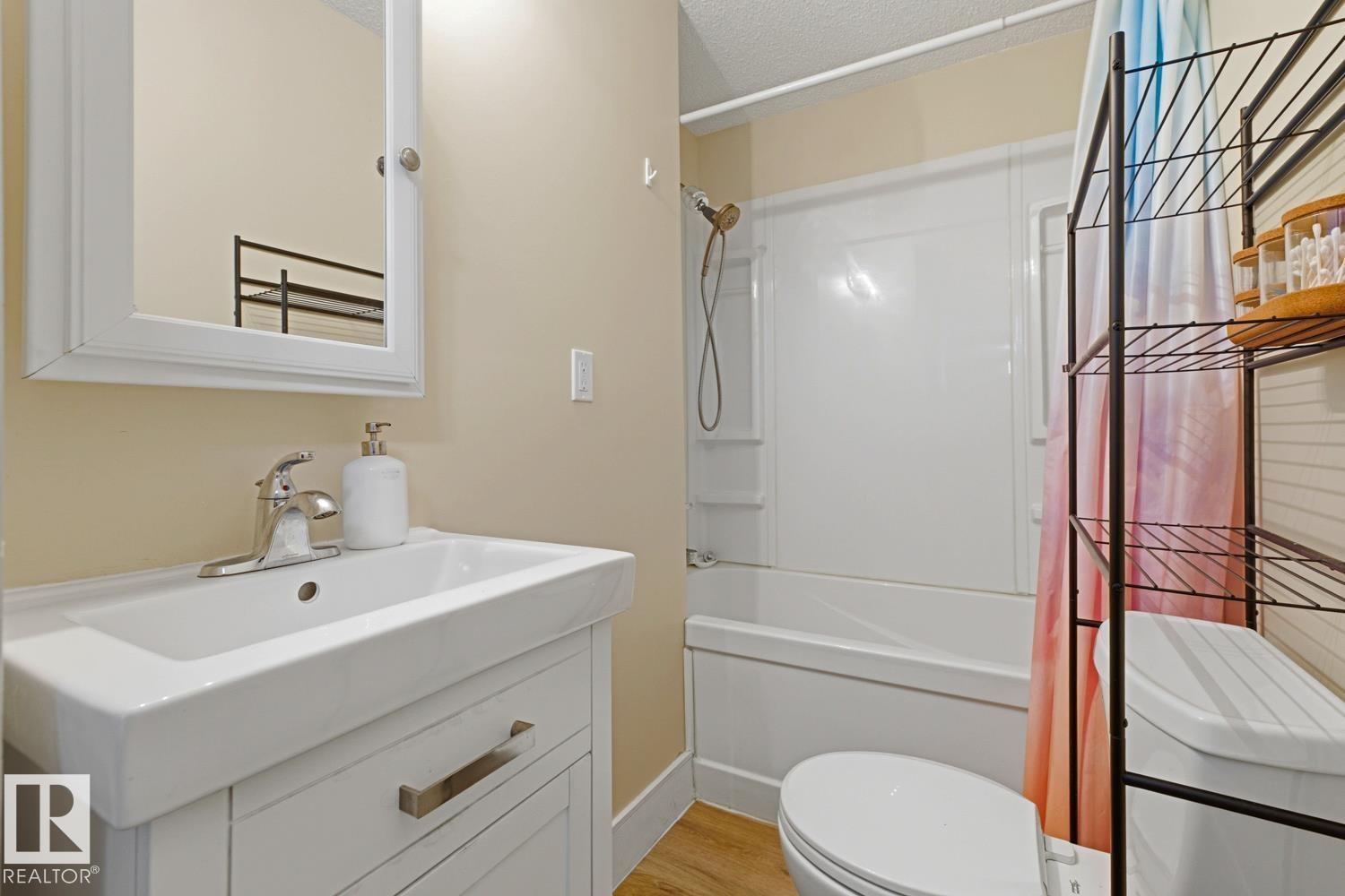 7807 132 AV NW — photo 32